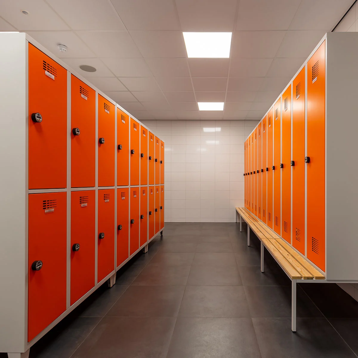 Schotte-Verpakkingen-Ens-High-res.jpg00004 Zwart systeemplafond voorbeeld