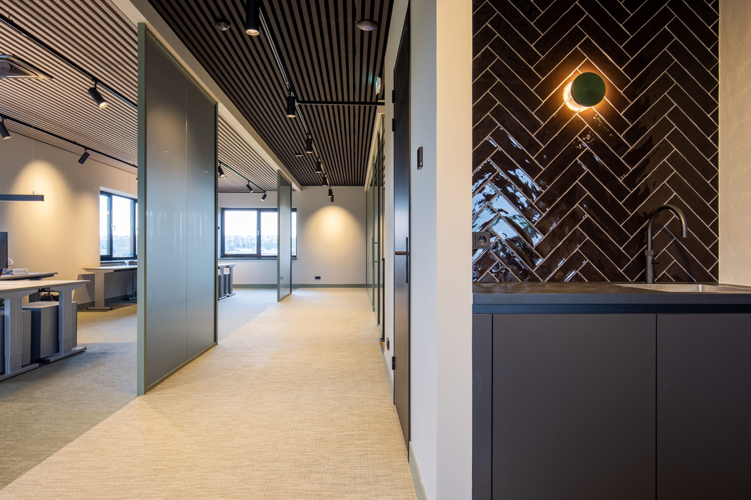 Kantoorwand en plafond Hattemerbroek